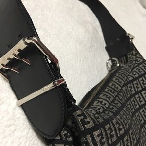 💯 authentic LARGE FENDI BAG Like new🎉